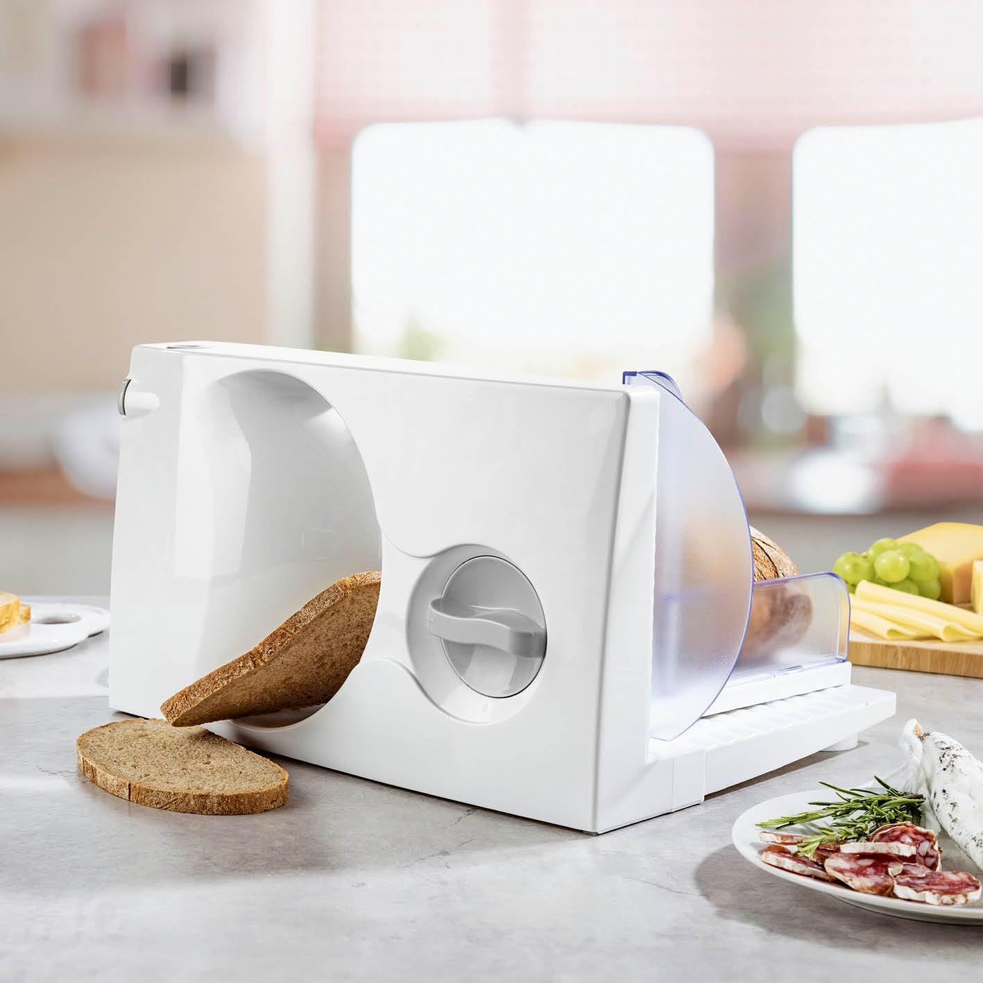 GOURMETmaxx Allesschneider 150W Weiß | Elektrisch mit Edelstahl-Klinge & Fingerschutz | Für Brot, Wurst, Käse, Fleisch & Gemüse | Schnittstärke 1,5–15 mm | Klinge herausnehmbar & leicht zu reinigen — Ansicht 2