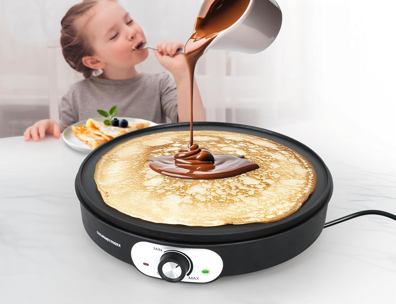 GOURMETmaxx Crepes Maker 30 cm Antihaft-Platte | 1200W Crepesplatte mit Temperaturregler | Crepes Eisen mit Dual-Leuchtanzeige | inkl. Holz-Teigverteiler & Wender | Crepe Maker für süß & herzhaft