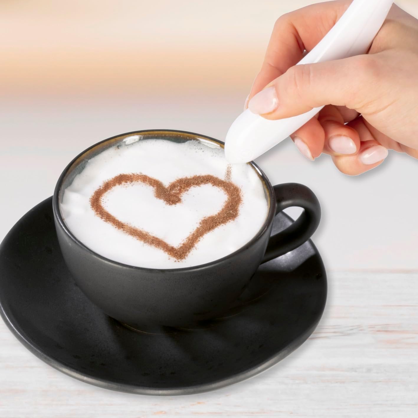 GOURMETmaxx Verzierstift - Veredeln Sie wie ein Barista Ihre Getränke | Ideal für Latte Art, Kakao, Kuchen & mehr | Einfache Anwendung & Reinigung - Integrierter Pulverbehälter — Ansicht 5