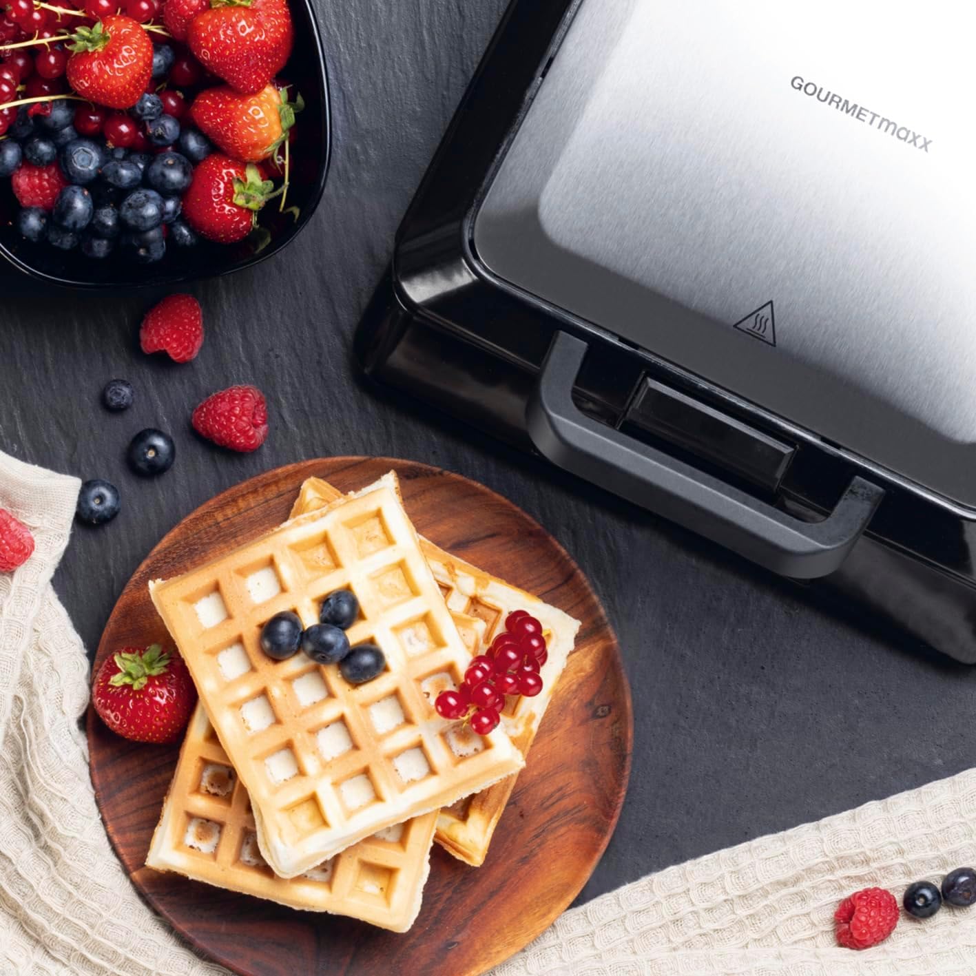 GOURMETmaxx Waffeleisen für 4 Belgische Waffeln | Waffelautomat mit Antihaftbeschichtung, stufenlos einstellbarer Bräunungsgrad und Kontrollleuchte | Duftende belgische Waffeln ganz einfach zubereitet — Ansicht 6