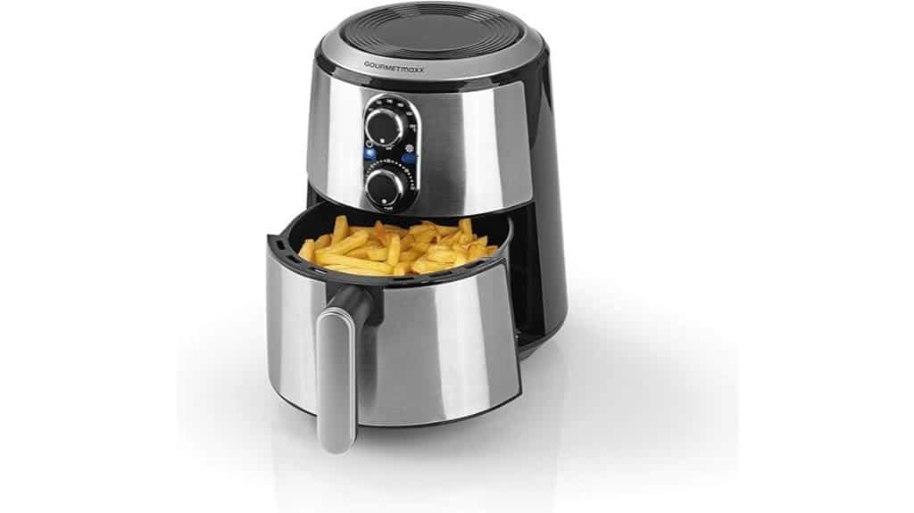 Eine GOURMETmaxx Heißluftfritteuse verfügt über ein Edelstahldesign, ein Bedienfeld an der Vorderseite und einen offenen Korb gefüllt mit knusprigen Pommes Frites – perfekt für gesundes Kochen mit Top-Bewertung.