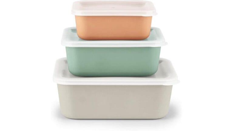 Drei GOURMETmaxx Frischhaltedosen in Beige, Grün und Orange sind übereinander gestapelt und verfügen jeweils über einen weißen Deckel – perfekt für die praktische und stilvolle Aufbewahrung.
