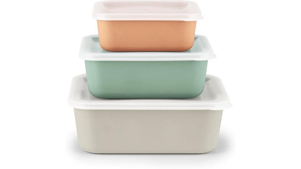 Drei GOURMETmaxx Frischhaltedosen in Beige, Grün und Orange sind übereinander gestapelt und verfügen jeweils über einen weißen Deckel – perfekt für die praktische und stilvolle Aufbewahrung.
