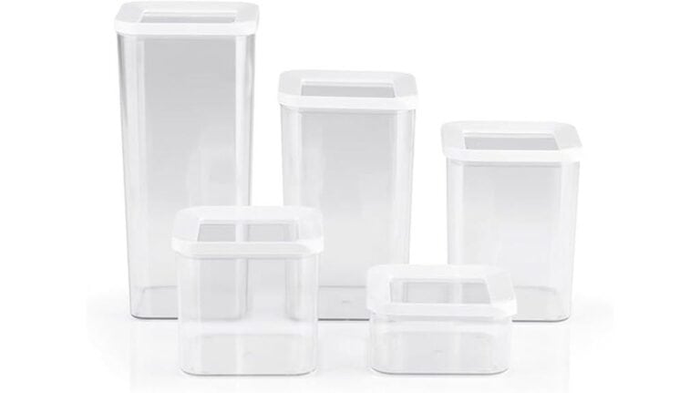 Fünf klare GOURMETmaxx-Aufbewahrungsgläser mit weißem Deckel, in verschiedenen Formen und Größen, sind übersichtlich in zwei Reihen angeordnet – perfekt, um die Organisation Ihrer Küche zu erleichtern.