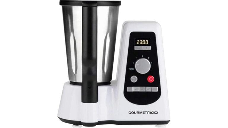 Ein weiß-schwarzer 8-in-1-Thermischer Multikocher mit Digitalanzeige, Drehknopf, Tasten und einem Edelstahl-Mixbehälter mit der Aufschrift „GOURMETmaxx“. Perfekt für jeden Multikocher-Test.